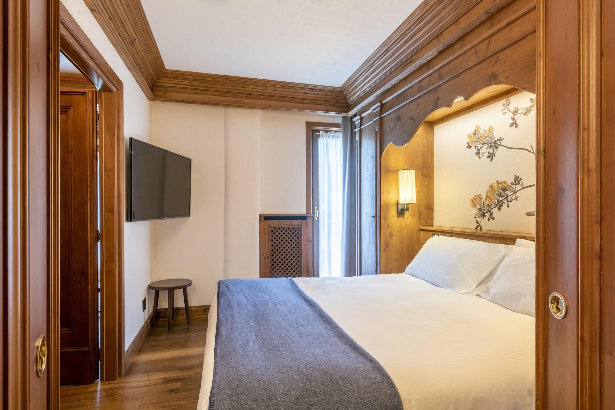 Faloria Mountain Spa Resort Cortina d'Ampezzo Exterior photo